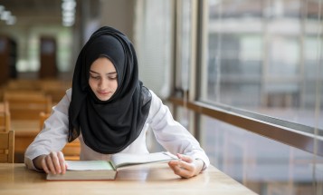 İslam'a göre kadınlar erkeklere ilim öğretebilir mi?